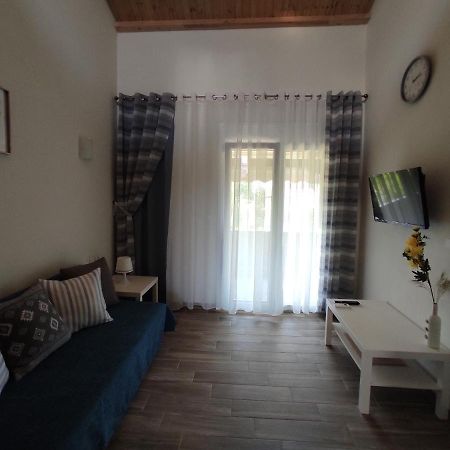 Royals Apartments Нікіті Екстер'єр фото