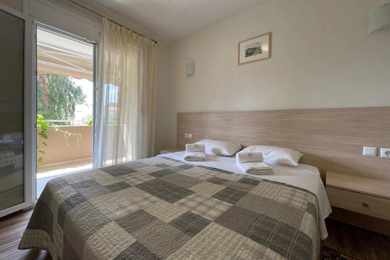 Royals Apartments Нікіті Екстер'єр фото