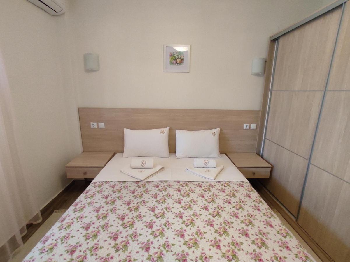 Royals Apartments Нікіті Екстер'єр фото