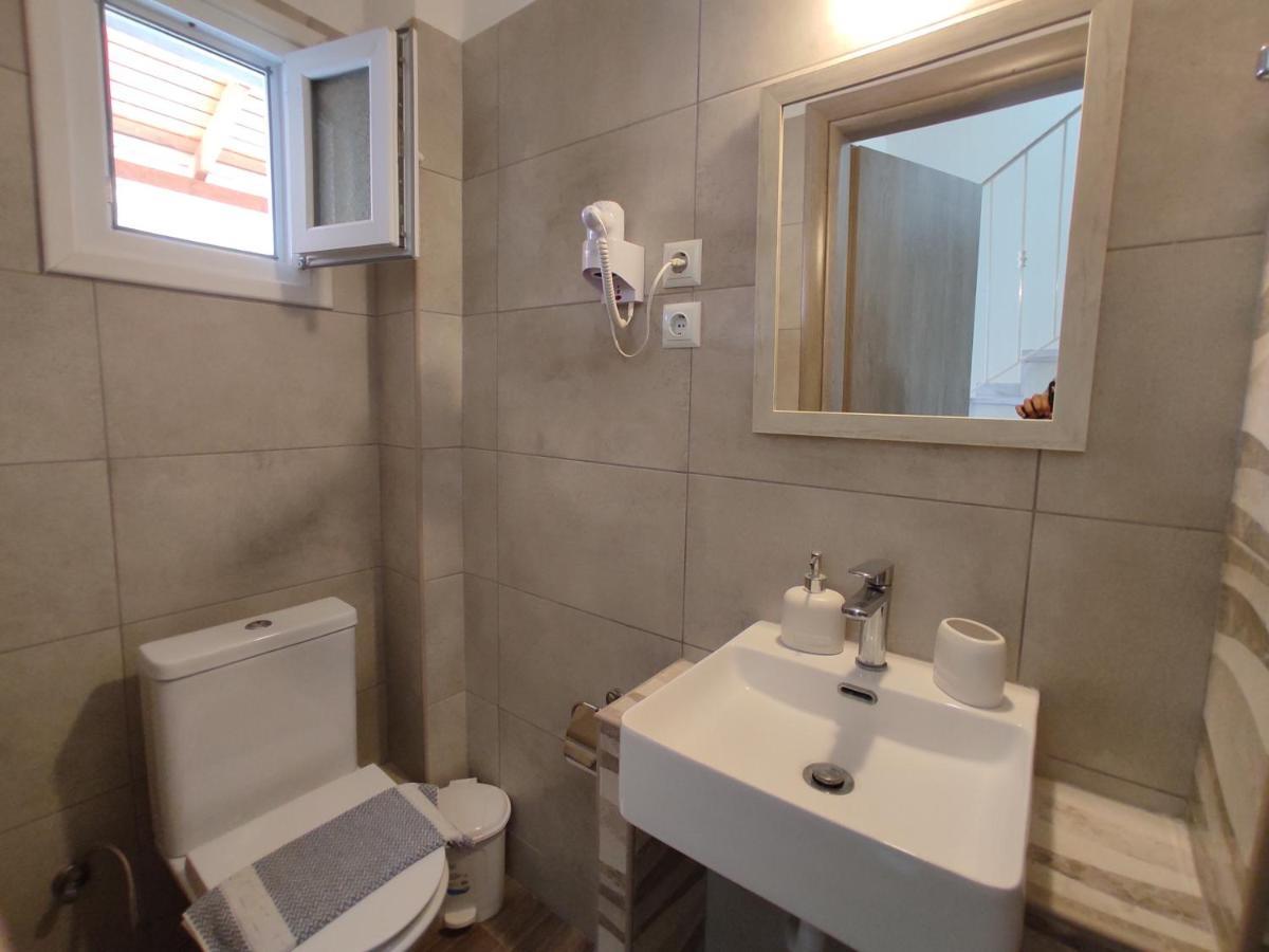 Royals Apartments Нікіті Екстер'єр фото